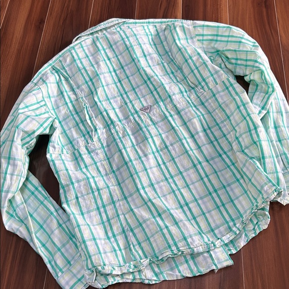 Large Columbia button down shirt - Picture 6 of 7